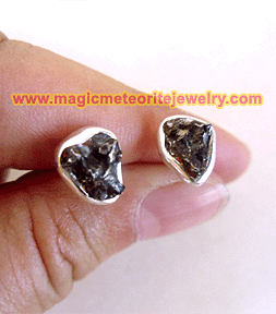 meteoriite-post-bezel-earrings